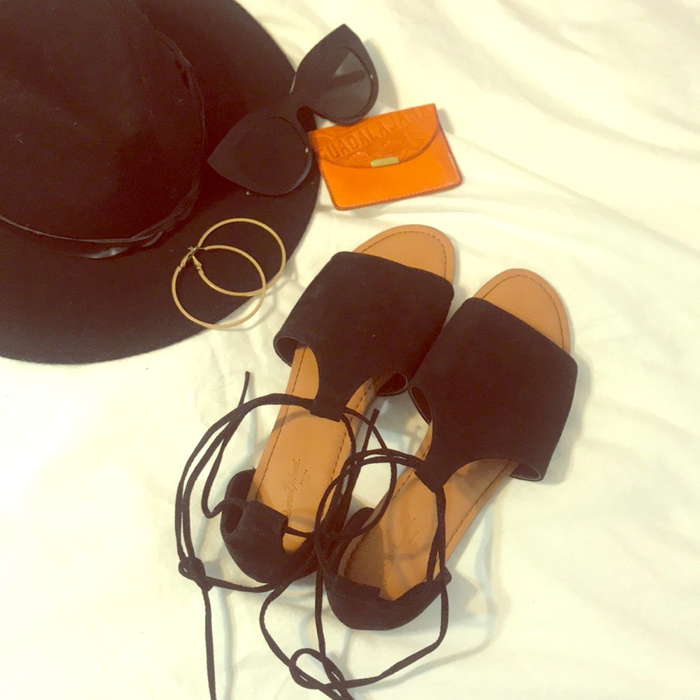 😍Universal Thread Ankle Tie Sandals😍